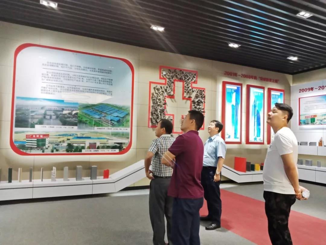 鋁加網(wǎng)廣亞鋁業(yè)丨中涂學(北京)涂裝工業(yè)信息技術中心一行蒞臨我司參觀交流.jpg