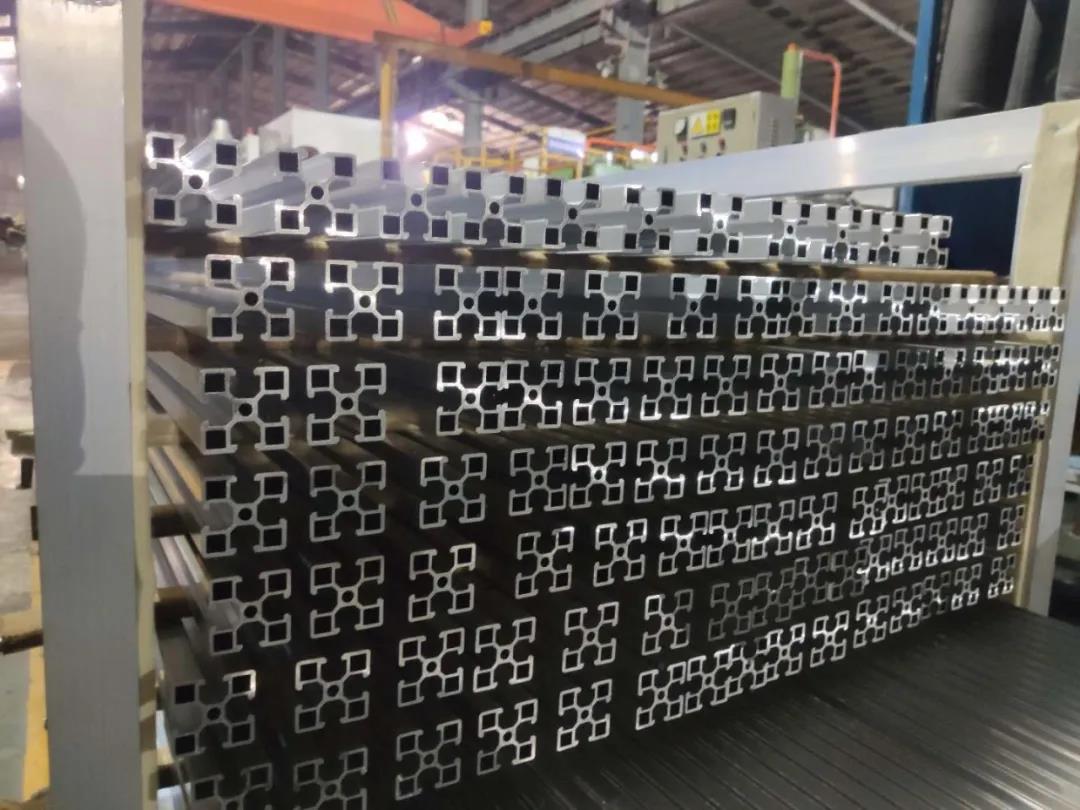 開足馬力 南亞鋁業(yè)跨界助力抗疫阻擊戰(zhàn).jpg